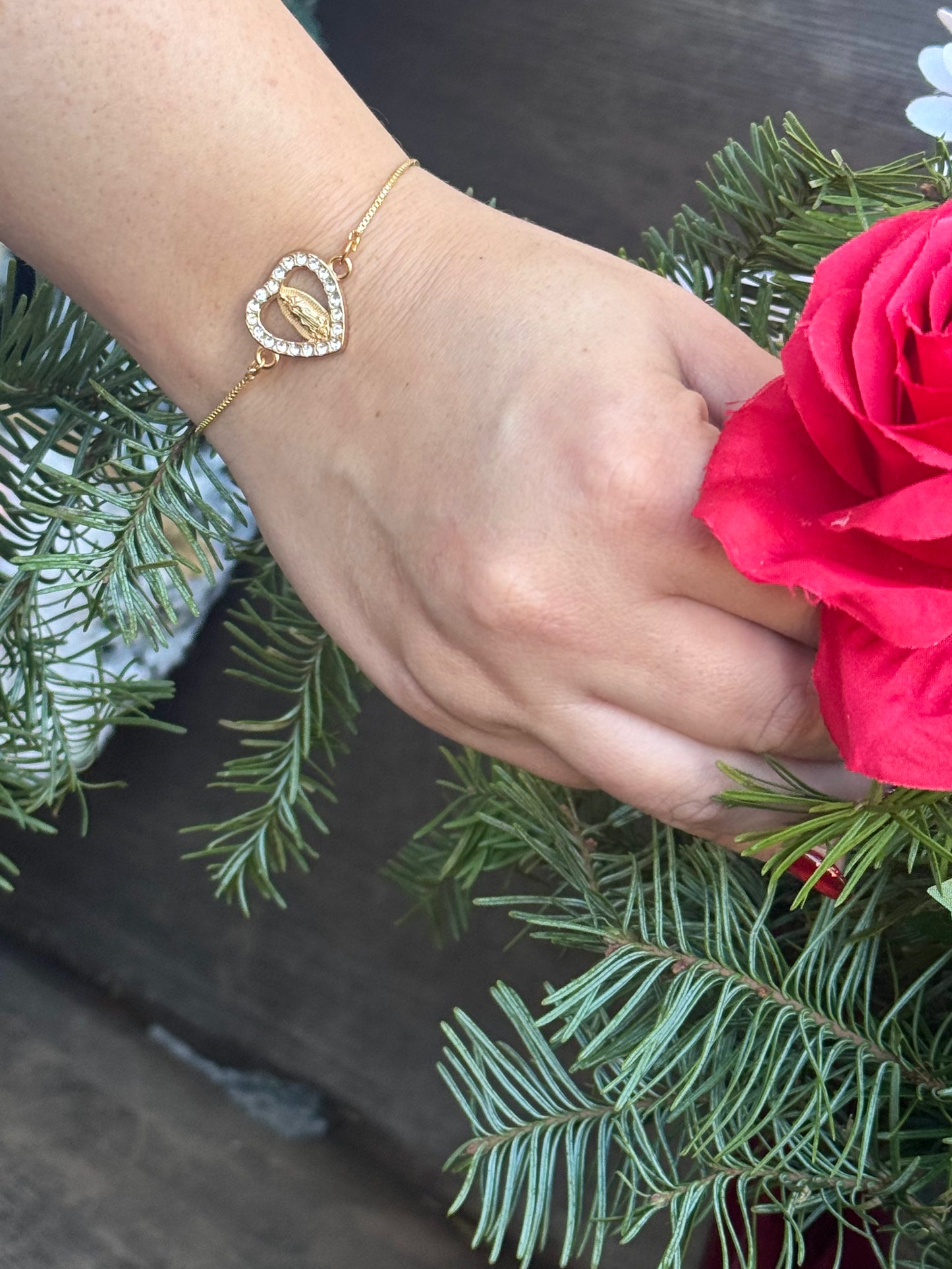 Elegant Bracelet of Guadalupe with Sparkling Crystals