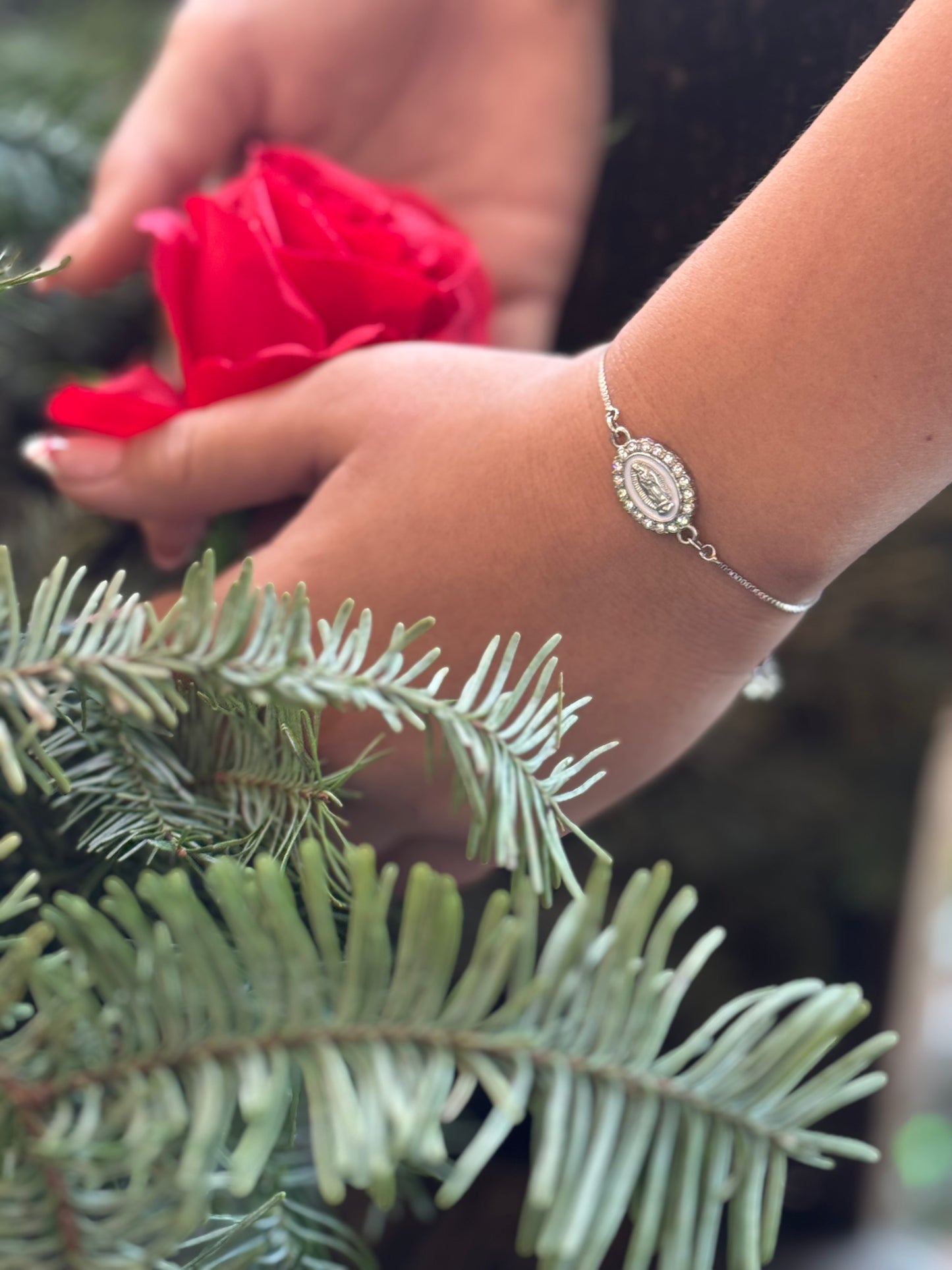 Elegant Bracelet of Guadalupe with Sparkling Crystals